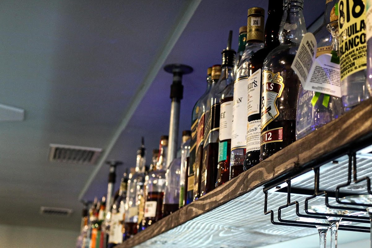 Crave's Coastal Kitchen & Cocktails